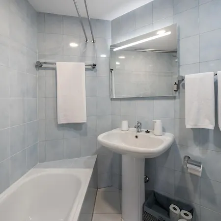 Olimpo I By An Island Funchal (Madeira)