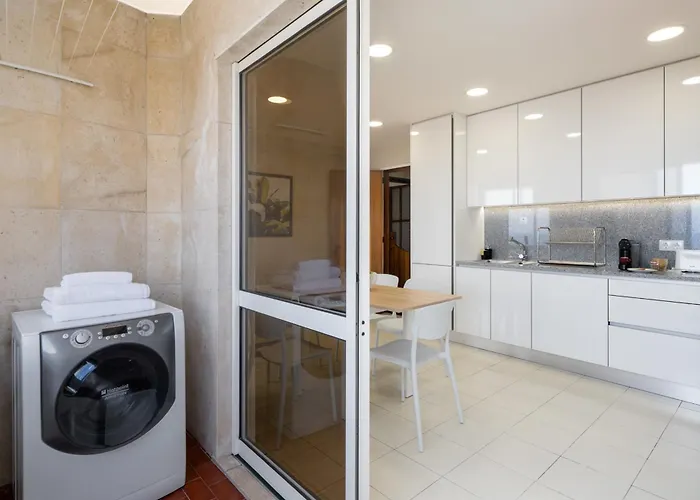 Olimpo I By An Island *